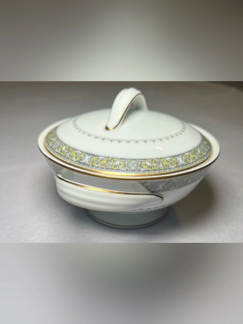 Vintage Noritake  Thurston 6871 Lidded Round Vegetable Bowl Gold Trim , Japan